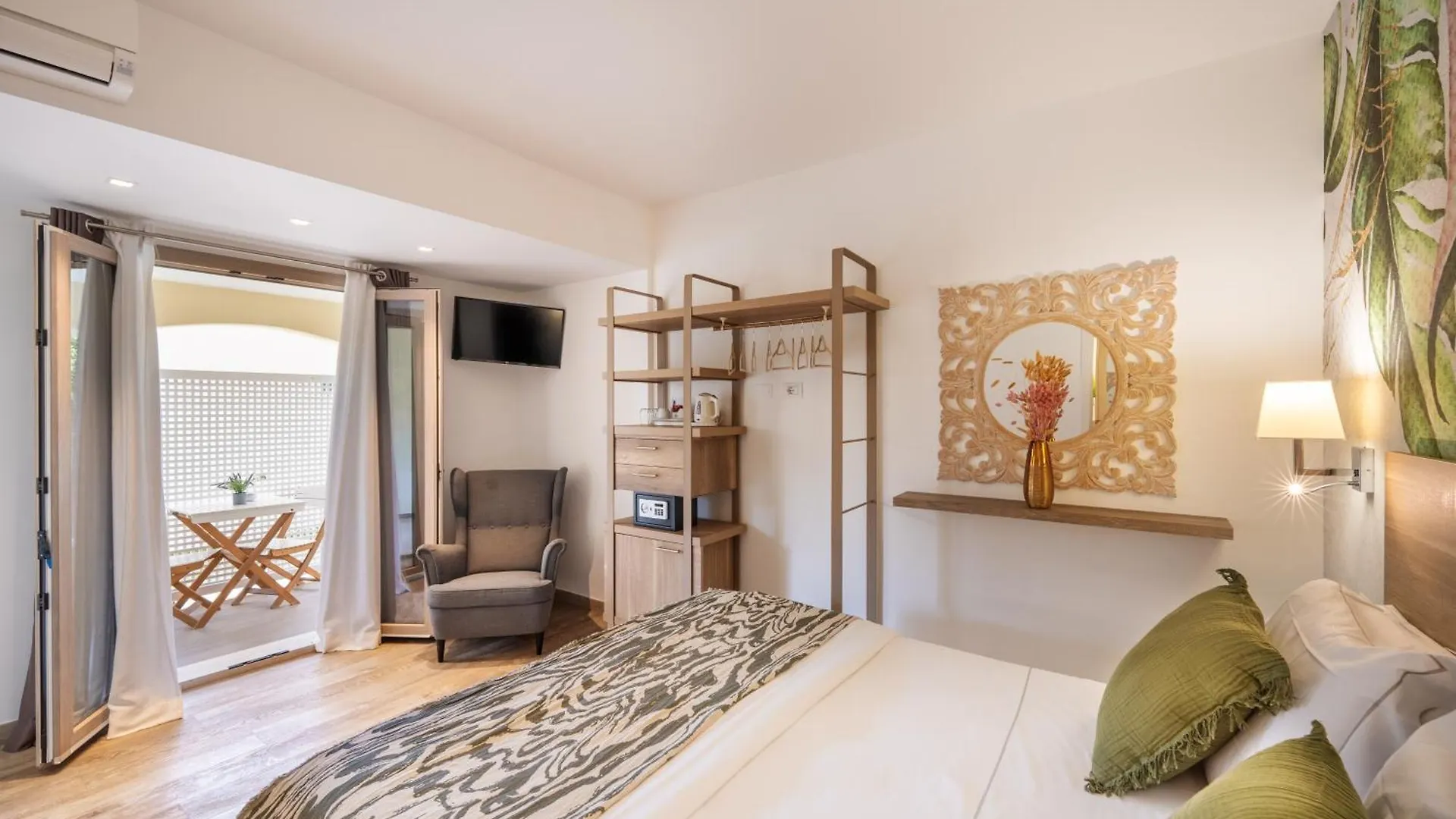 Suimi'S Hotel Villasimius 3*,